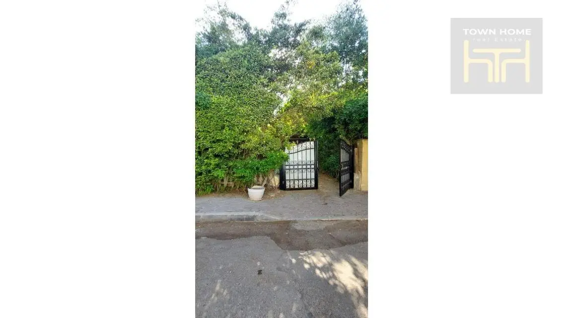 Luxury Apartment with Private Garden in Prime Location