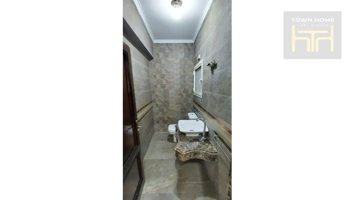 Luxury Apartment with Private Garden in Prime Location