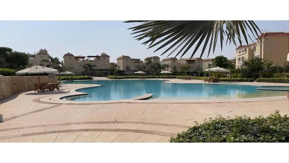 فيلا فاخرة بمسبح خاص وحديقة خاصة للبيع