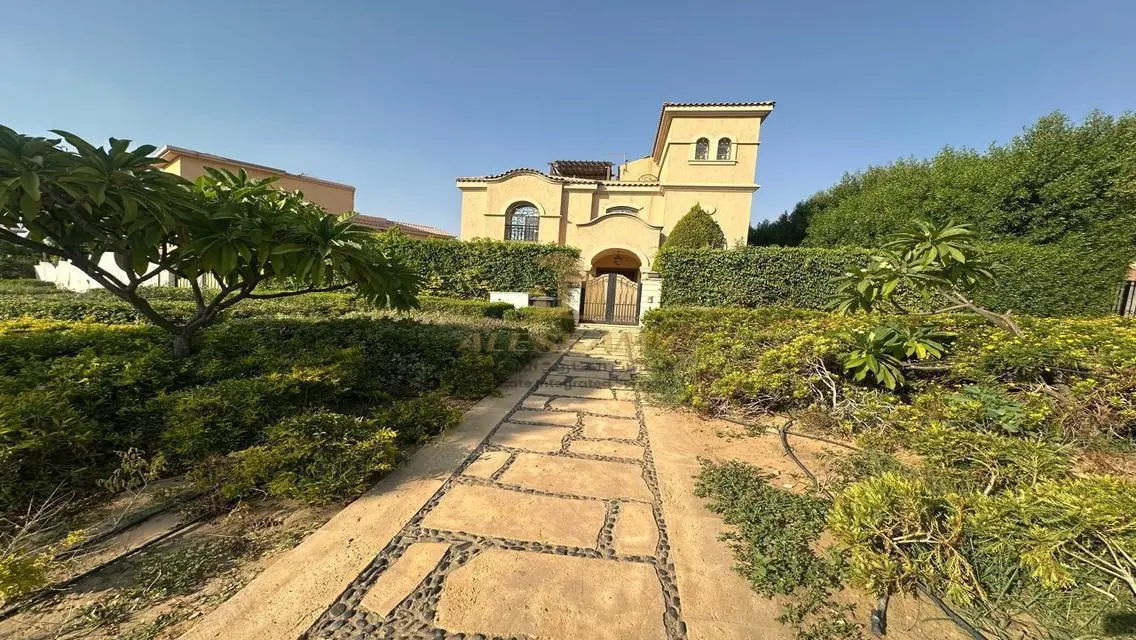 Luxury Villa for Sale in VG2-11