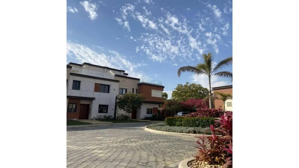 Luxury Villa with Garden and Private Pool in Prime Location