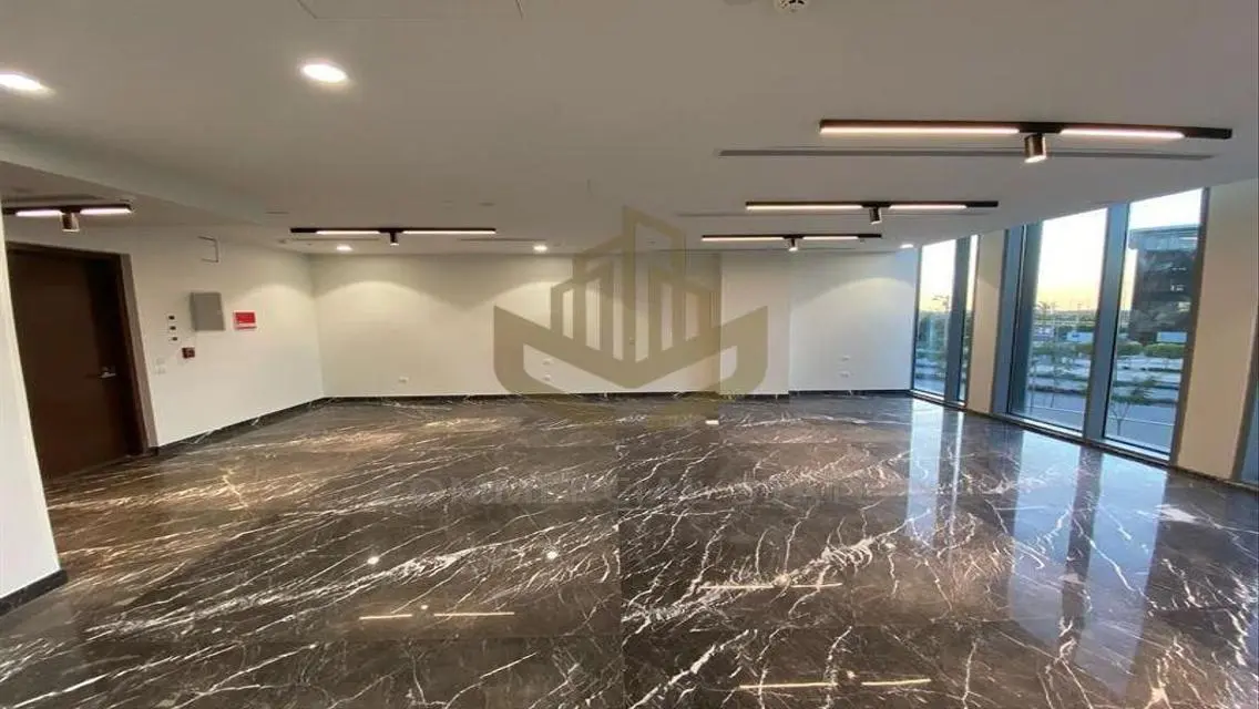 95 Square Meters Commercial Space in Commercial State