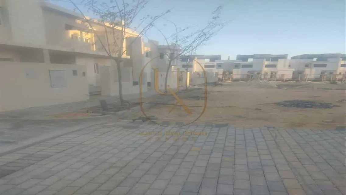 قصر فخم بمساحة شاسعة مع مسبح وحديقة خاصة