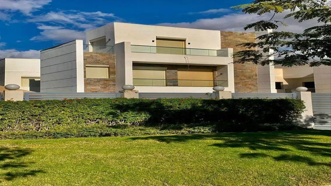 فيلا فاخرة مع مسبح خاص وحديقة