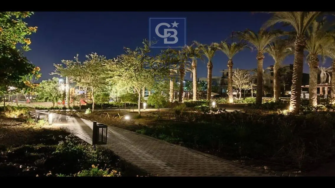 شقة فاخرة بمساحة كبيرة مع شرفة وحارس أمن