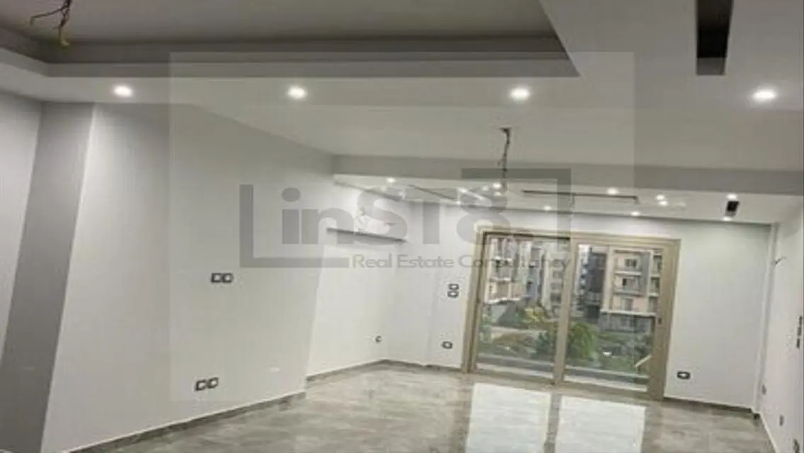 Luxurious 149 sqm Apartment with Lake View