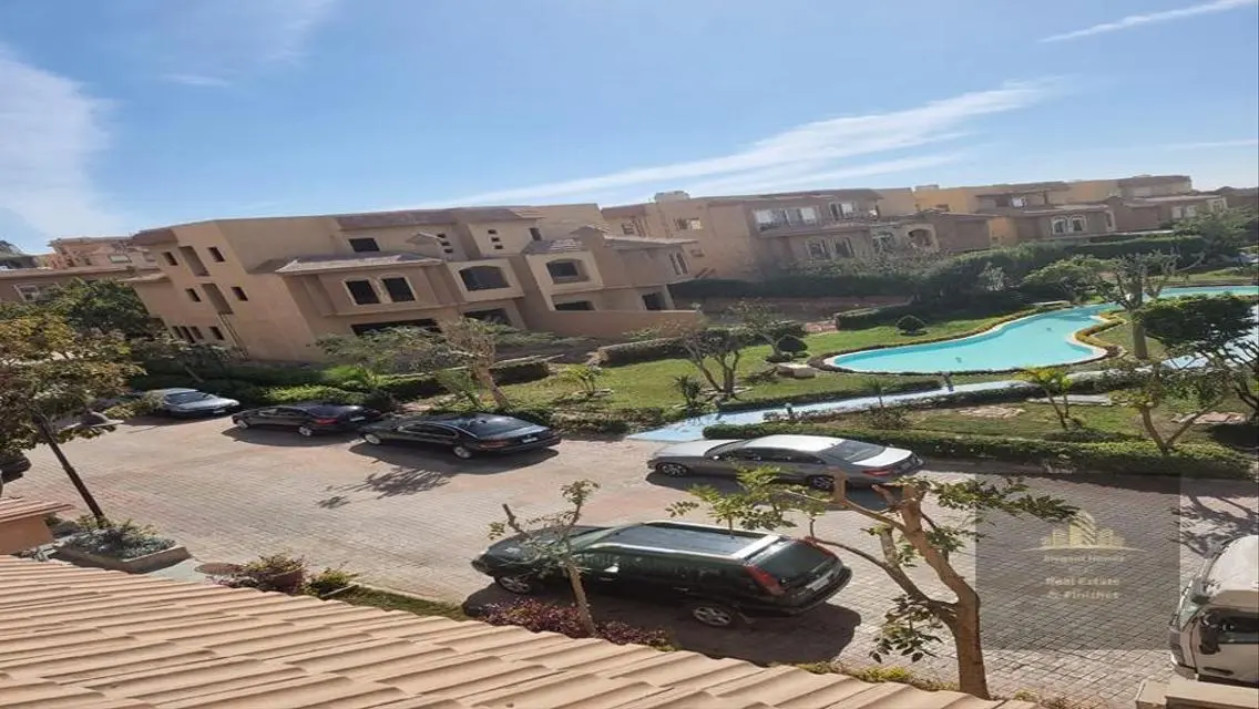 عقار فاخر للبيع مع إطلالة رائعة