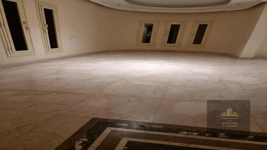 عقار فاخر للبيع مع إطلالة رائعة