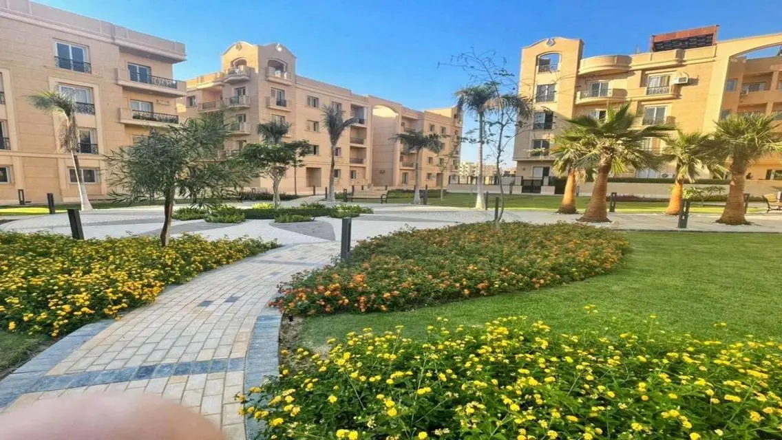 فيلا فاخرة للبيع - 372 متر مع حديقة ومسبح مشترك