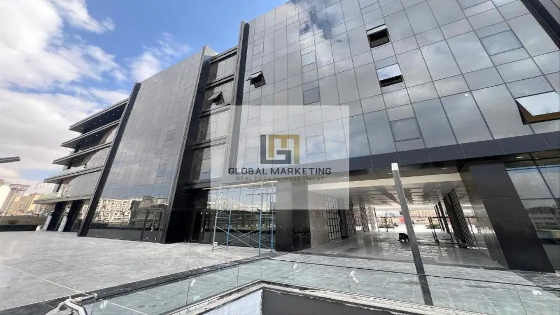شقة فاخرة بمساحة 1500 متر بسعر مغري