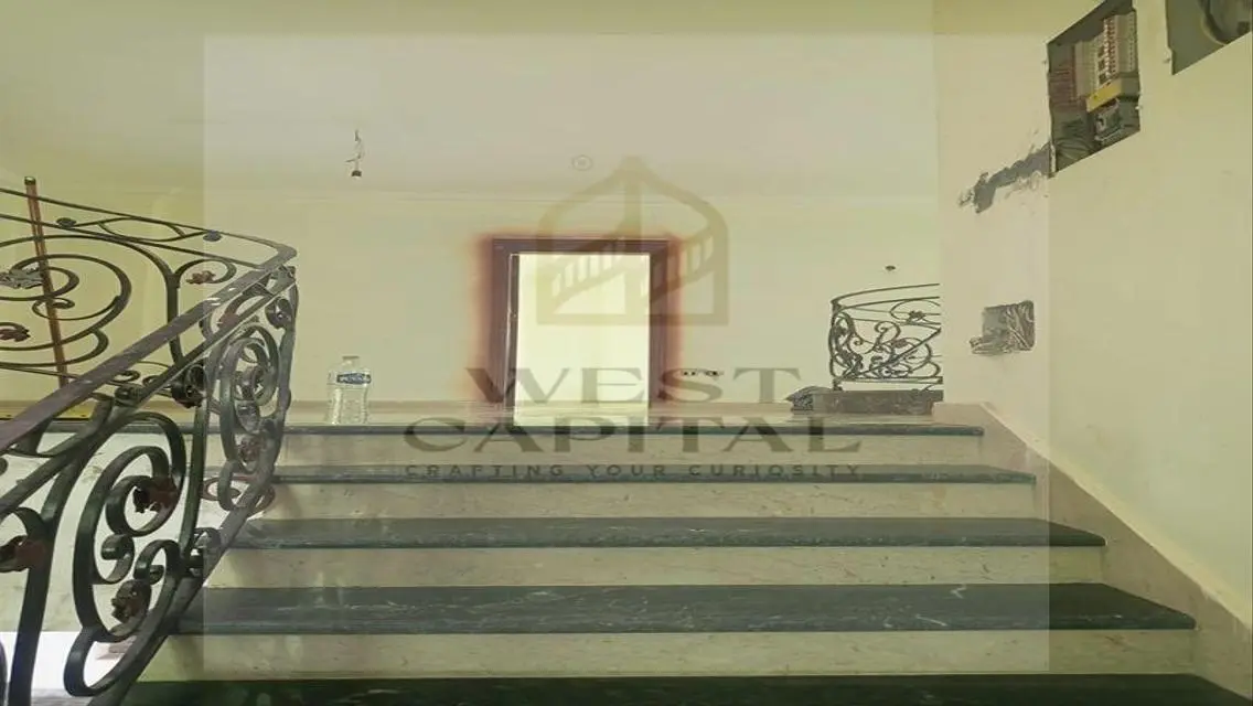 فيلا فاخرة للبيع بمساحة واسعة