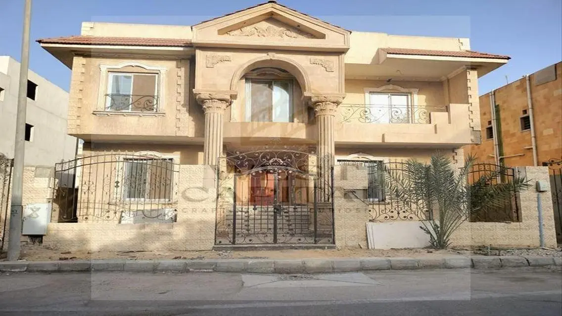 فيلا فاخرة للبيع بمساحة واسعة