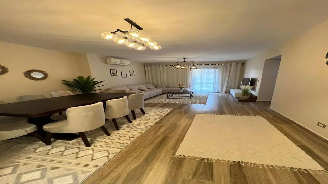 Luxury Apartment with Security Guard Overlooking Key Landmarks