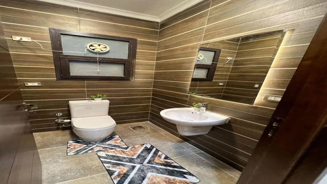 Luxury Apartment with Security Guard Overlooking Key Landmarks