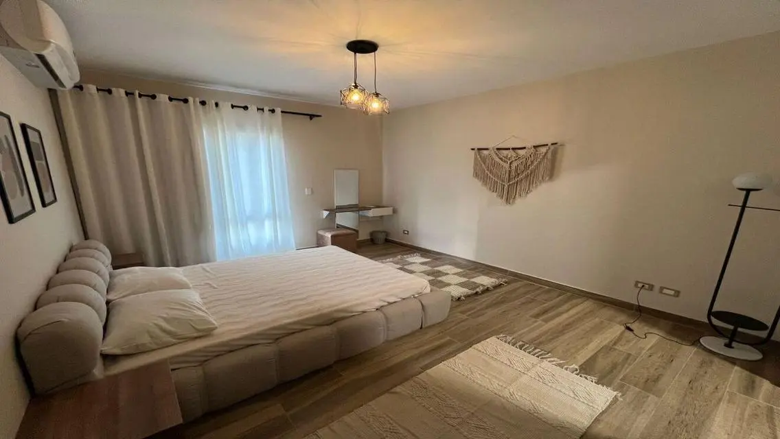 Luxury Apartment with Security Guard Overlooking Key Landmarks