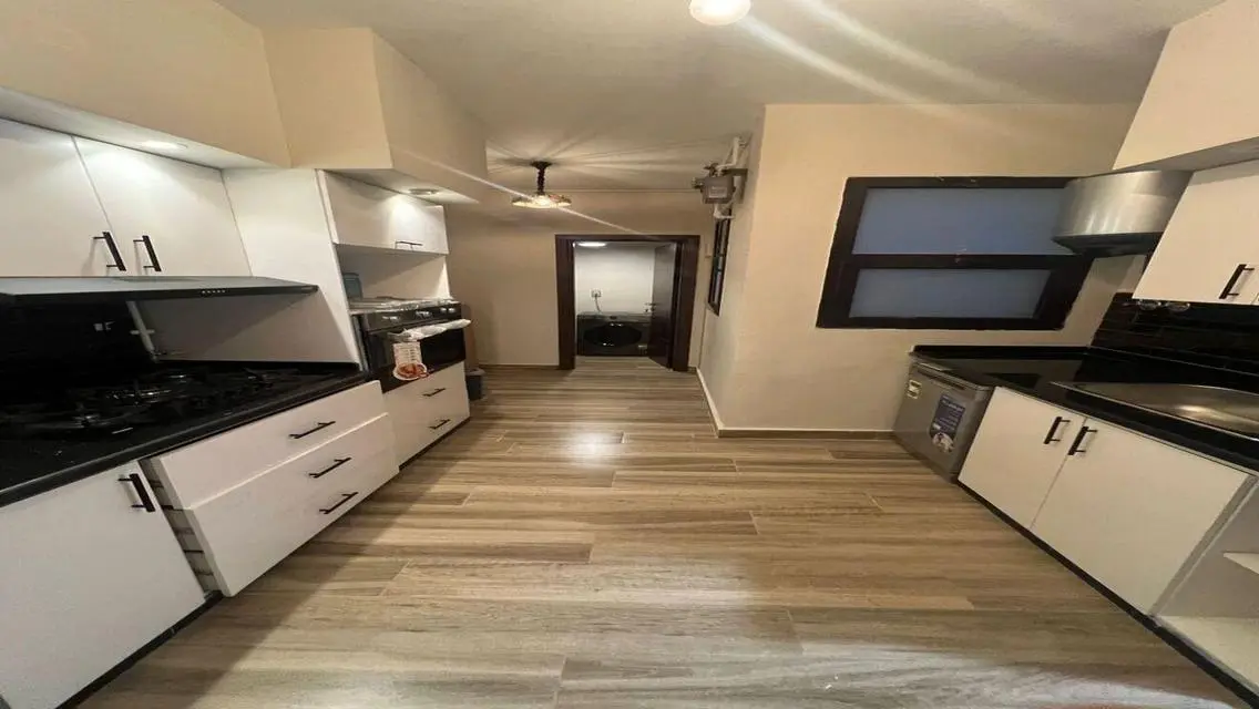 Luxury Apartment with Security Guard Overlooking Key Landmarks