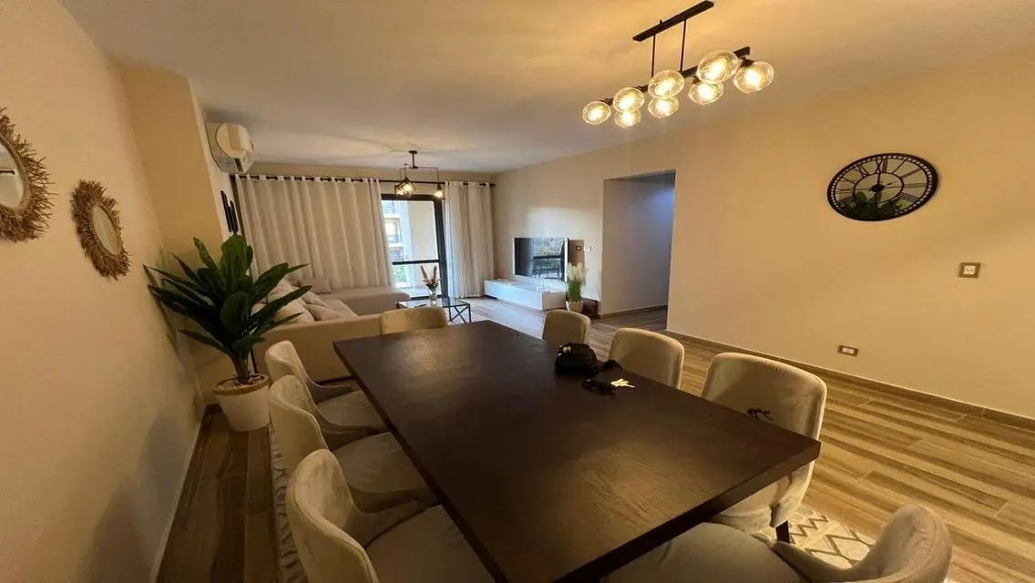 Luxury Apartment with Security Guard Overlooking Key Landmarks