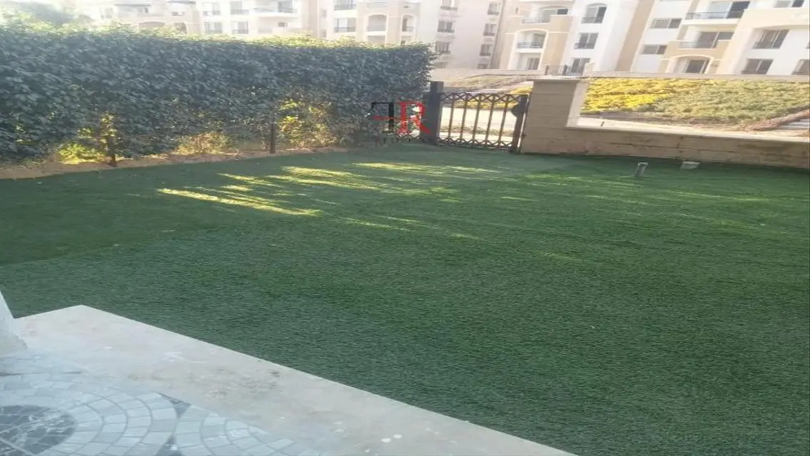 شقة فاخرة مع حديقة ومسبح مشترك