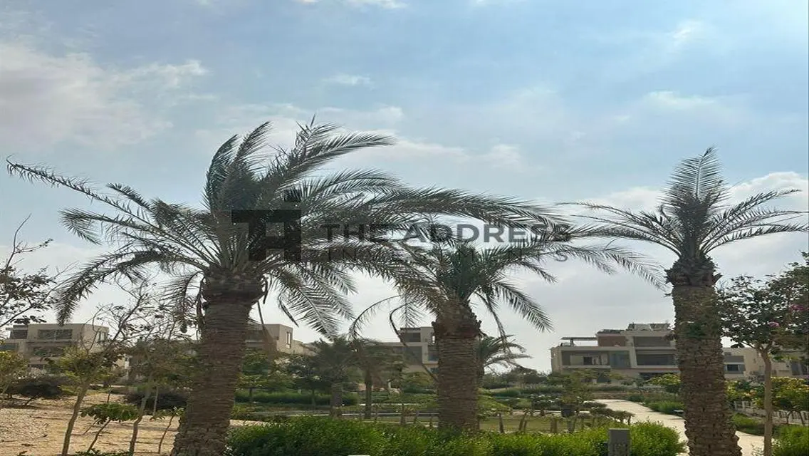 فيلا فاخرة للبيع في الحي الخامس