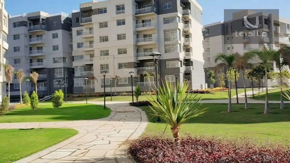 شقة مميزة للبيع في B12