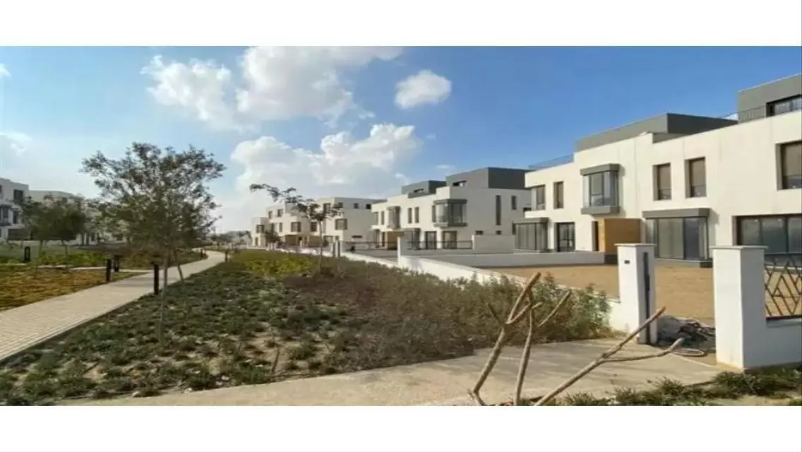 Premium Property with 400 sqm and Balcony
