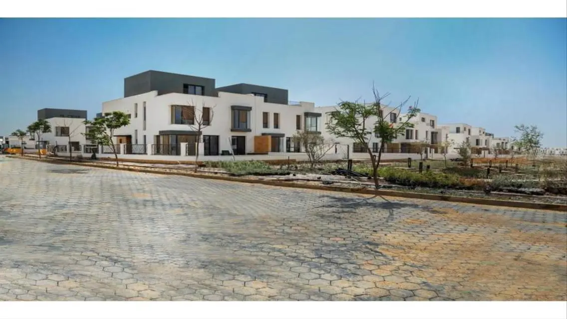 Premium Property with 400 sqm and Balcony