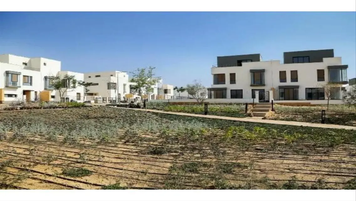 Premium Property with 400 sqm and Balcony