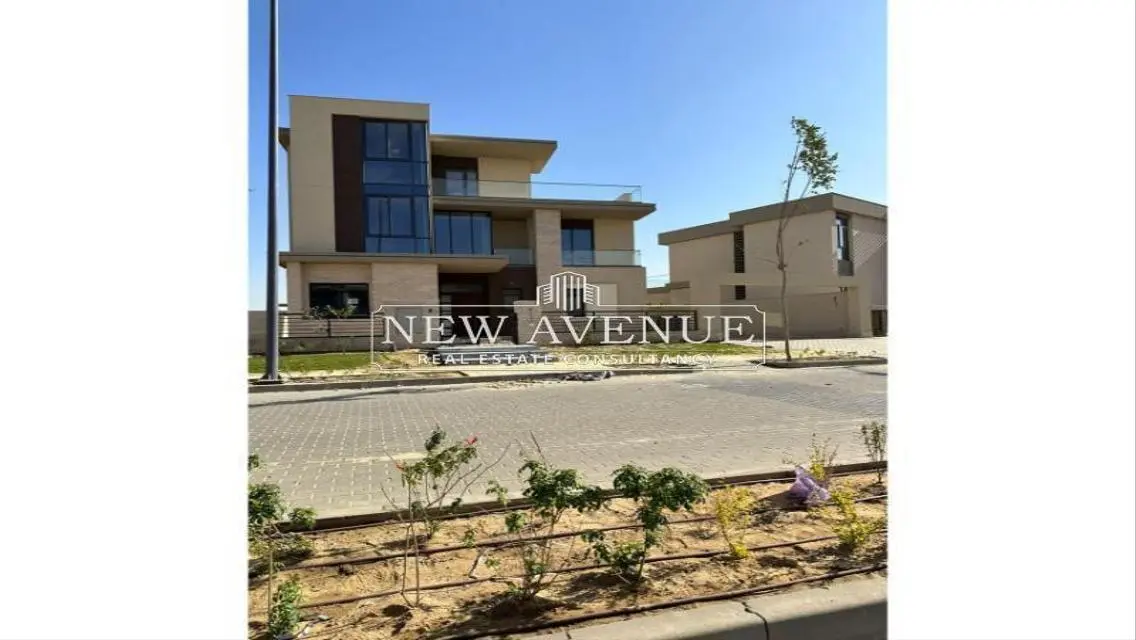 Luxury Villa with Private Garden and Great Amenities for Sale