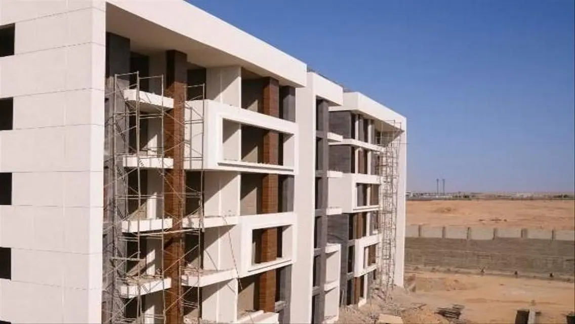 منزل مطل على البحيرة للبيع