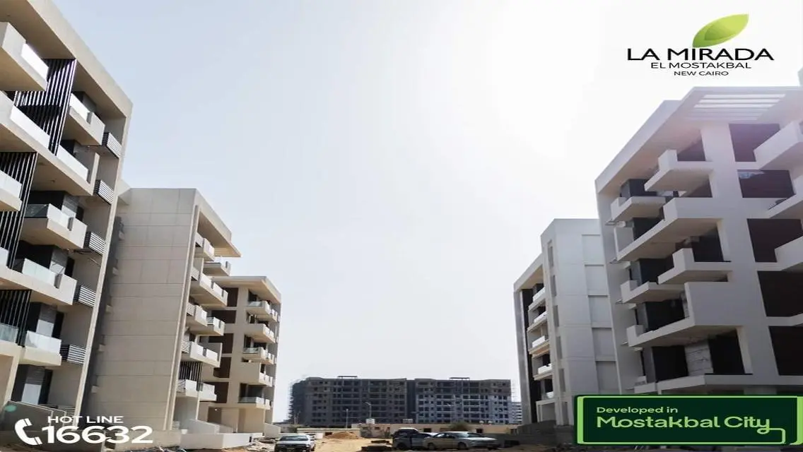 منزل مطل على البحيرة للبيع