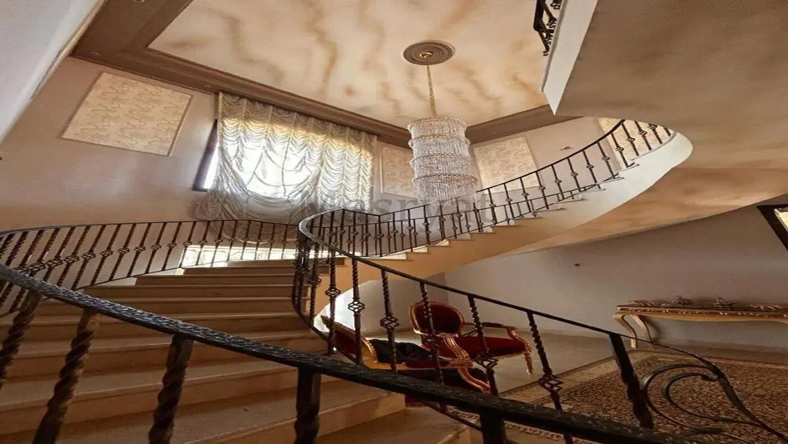 Open-Air Mall for Sale with 1000 sqm at 52,000,000
