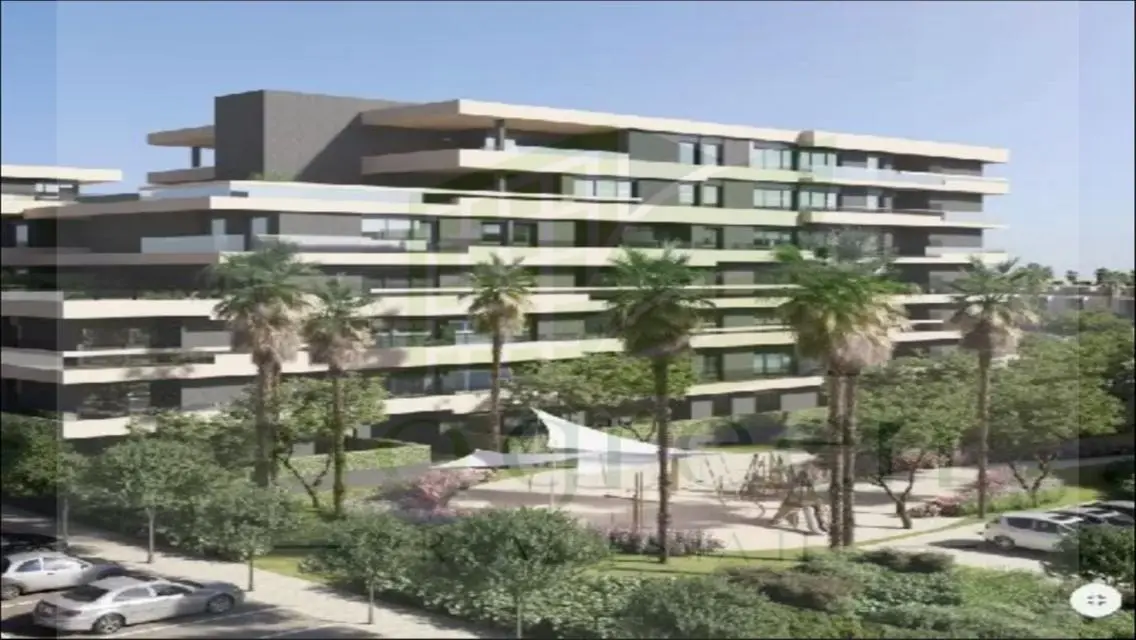 Luxury Apartment Overlooking Lakes - 180 sqm