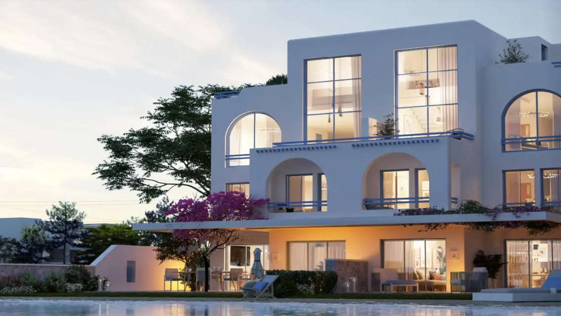 Luxury Apartment with Shared Pool and Lake View