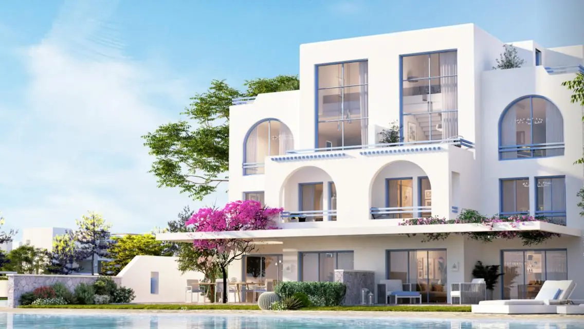 Luxury Apartment with Shared Pool and Lake View