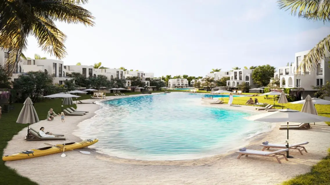 Luxury Apartment with Shared Pool and Lake View