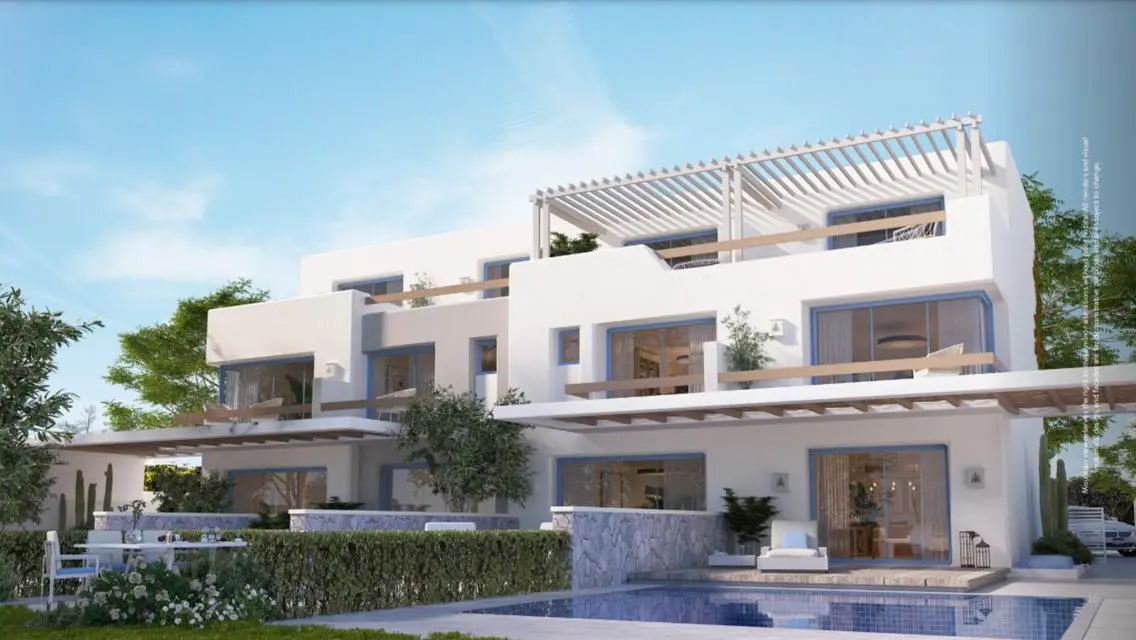Luxury Apartment with Shared Pool and Lake View