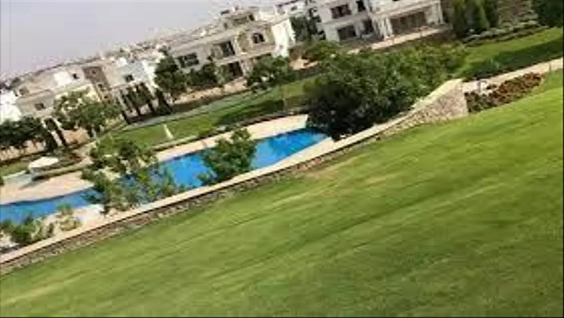 منزل رائع مع حديقة ومسبح مشترك