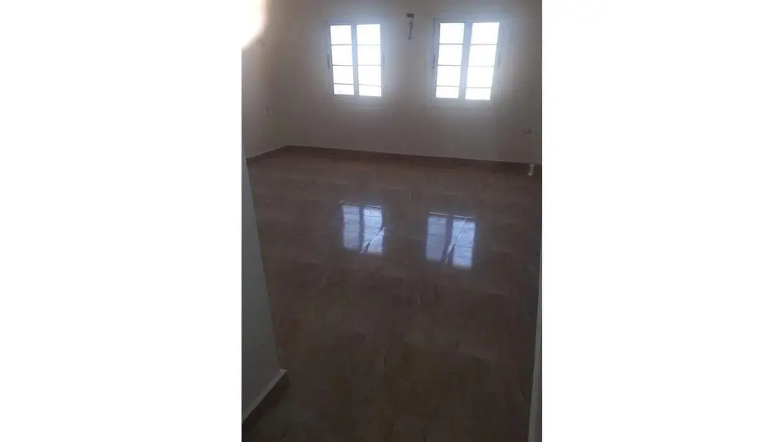 شقة سكنية حديثة للبيع مع مرافق ممتازة