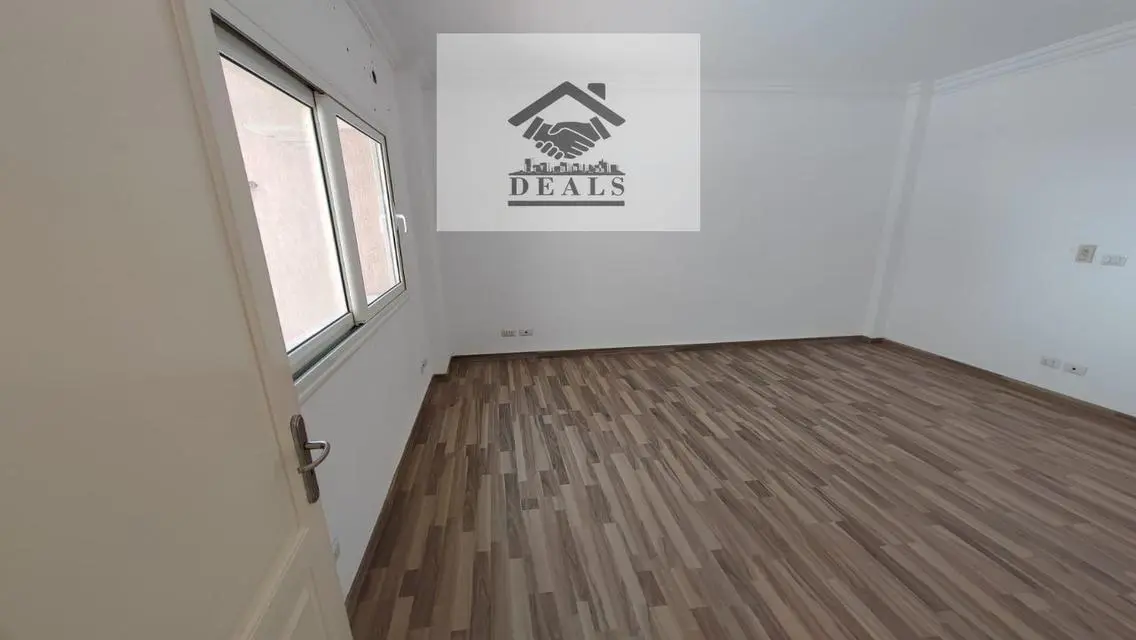 Luxury Apartment with Spacious Balcony and Stunning Views