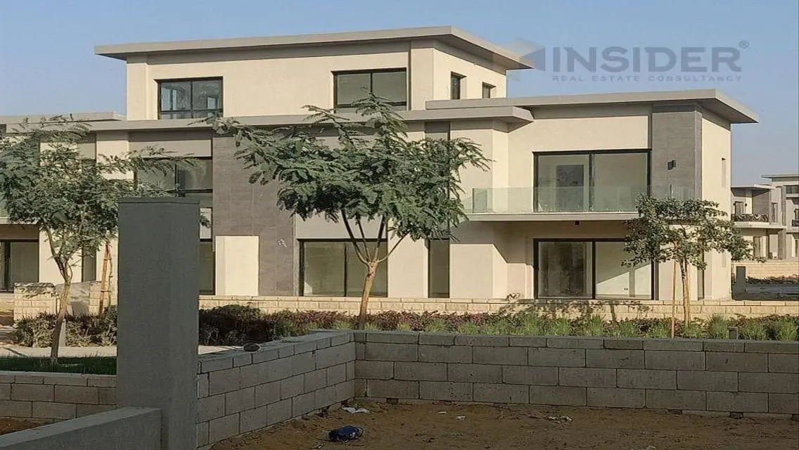 Luxury Living: 3-Bedroom Apartment with Private Pool