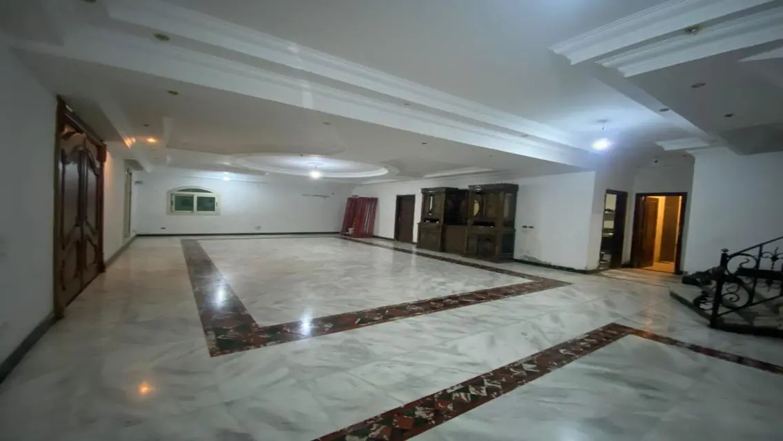 فيلا فاخرة للاحتواء في حي هادئ