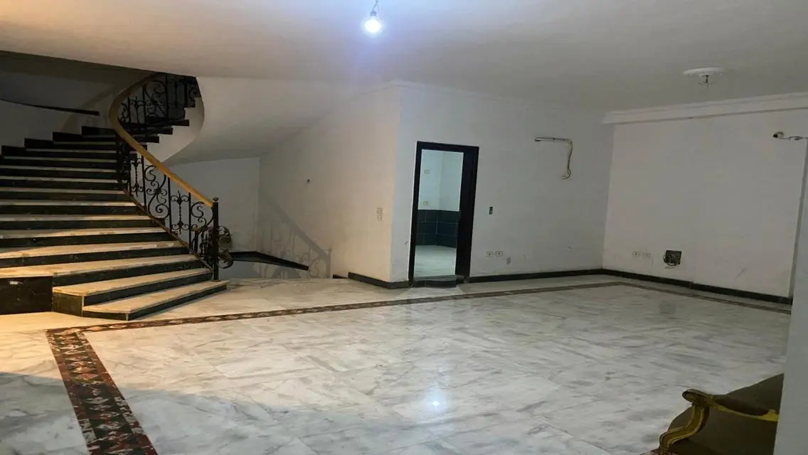 فيلا فاخرة للاحتواء في حي هادئ