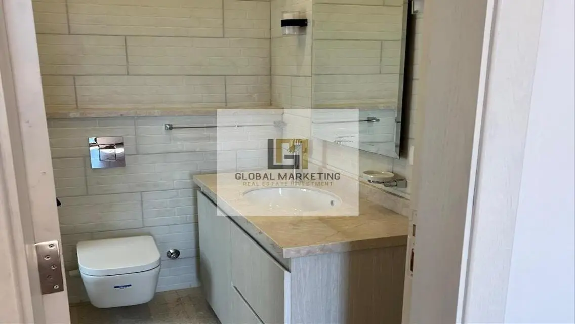 Luxury Apartment for Sale - 150 m² with Lake View