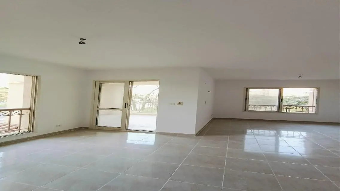 Office in White Mall - Second Floor