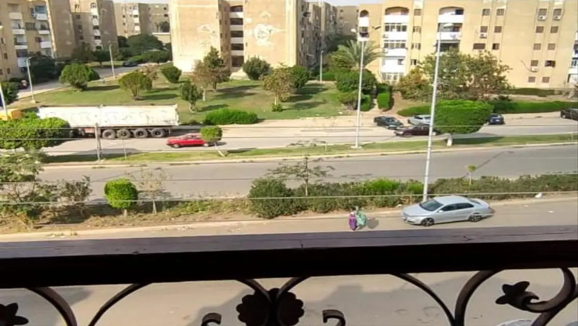 فيلا فاخرة للإيجار بمساحة شاسعة في موقع متميز