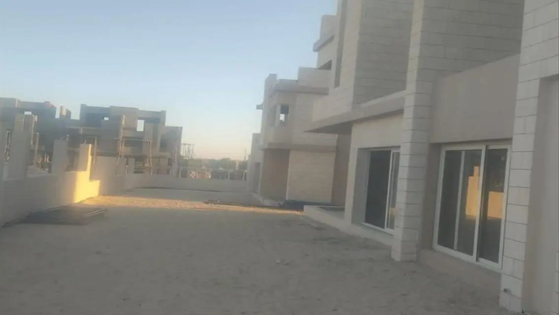 منزل فخم للبيع بمساحة مميزة ومرافق عالية الجودة