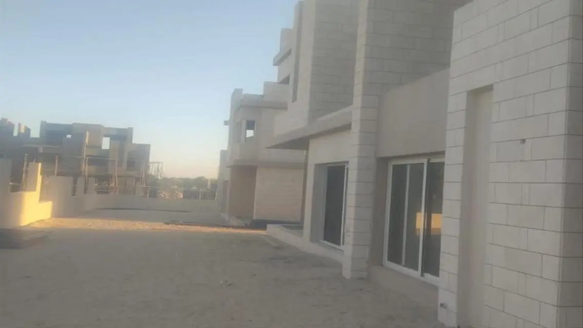 منزل فخم للبيع بمساحة مميزة ومرافق عالية الجودة