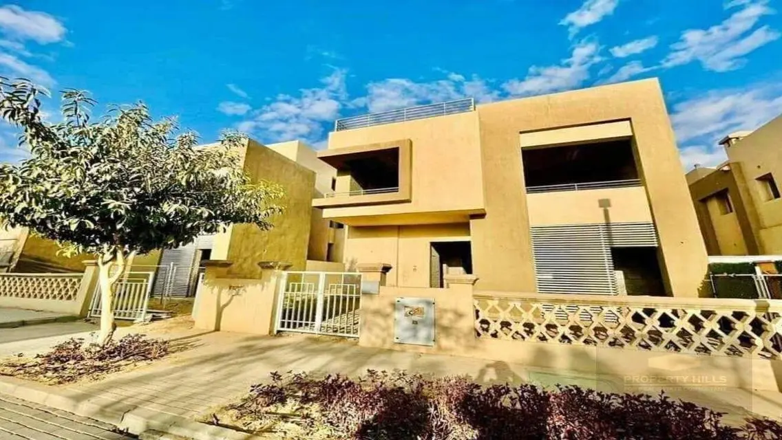 فيلا فاخرة مع حديقة ومسبح خاص