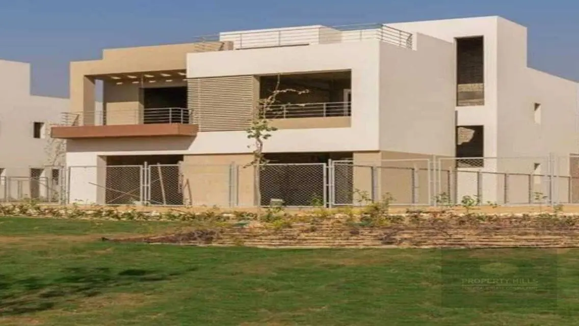 فيلا فاخرة مع حديقة ومسبح خاص