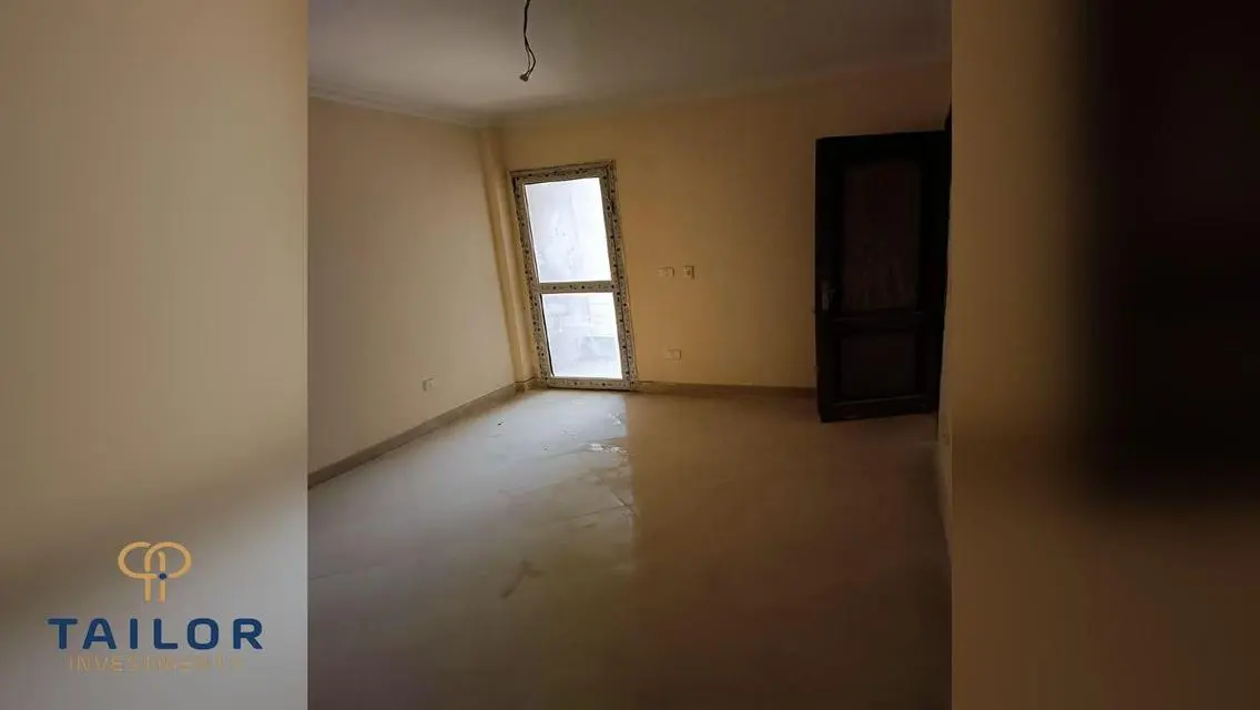شقة فاخرة للبيع بمساحة واسعة